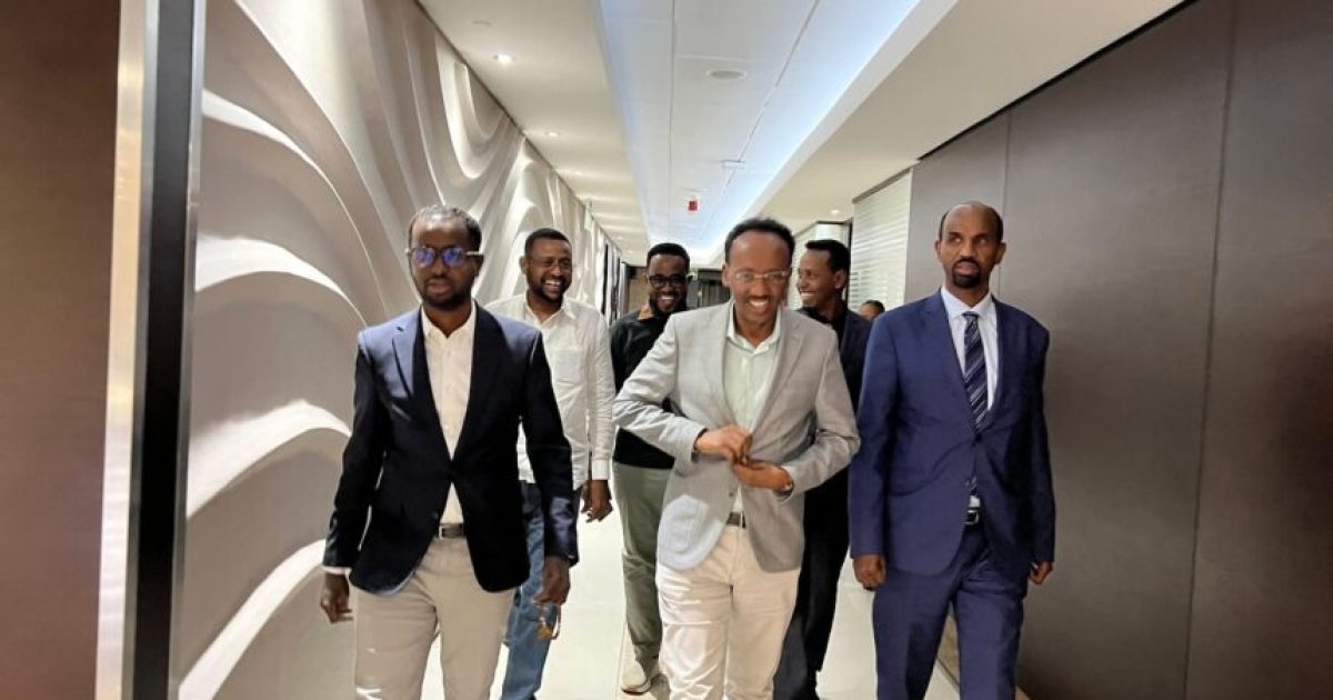 Wasiir Ku-xigeenka Arrimaha Dibadda oo Gaaray Johannesburg kadib Casuumaad uu ka helay Jaaliyadda Soomaaliyeed