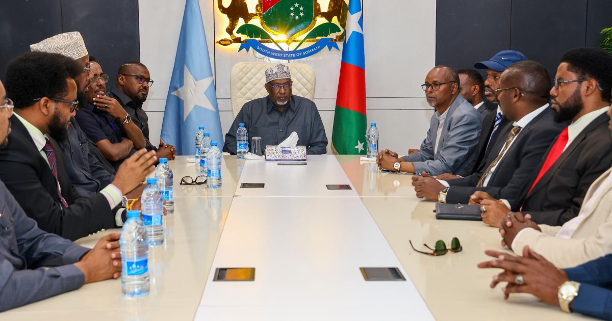 Guddoomiyaha Golaha Shacabka oo Baydhabo kulan kula qaatay Mas’uuliyiinta Wasaaradaha KGS 