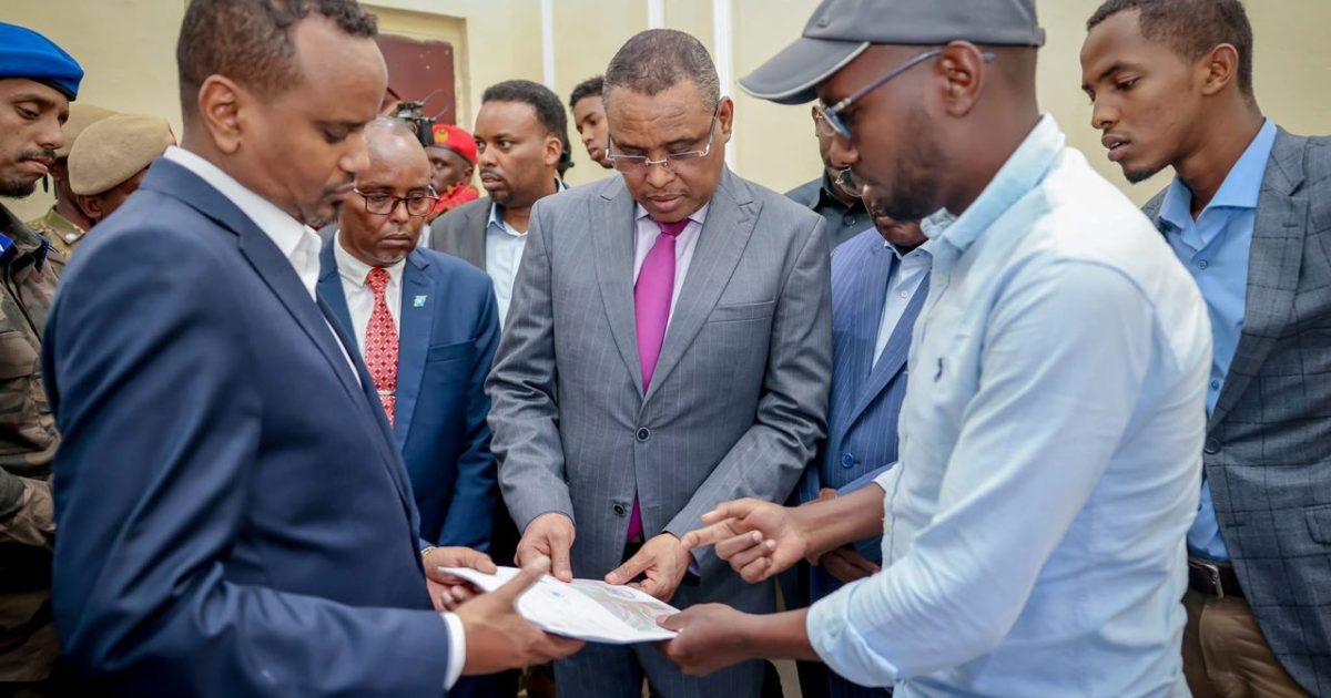 Hoggaamiyaha Koonfur Galbeed oo kormeer ku tegay xarunta maamulka Baydhabo