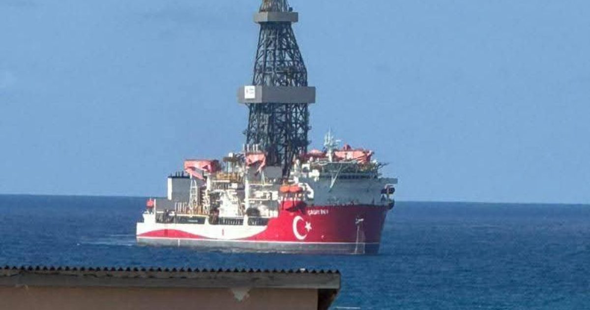 Markabkii Shidaalka qodayay oo soo gaaray Muqdisho