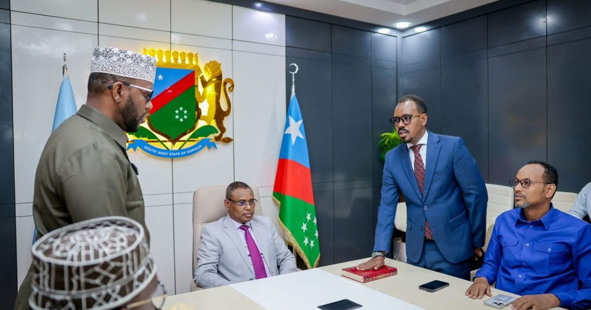 Hoggaamiyaha ku-meel-gaarka ah ee KGS oo ka qeyb-galay dhaarinta Wasiirka Amniga Gudaha KGS