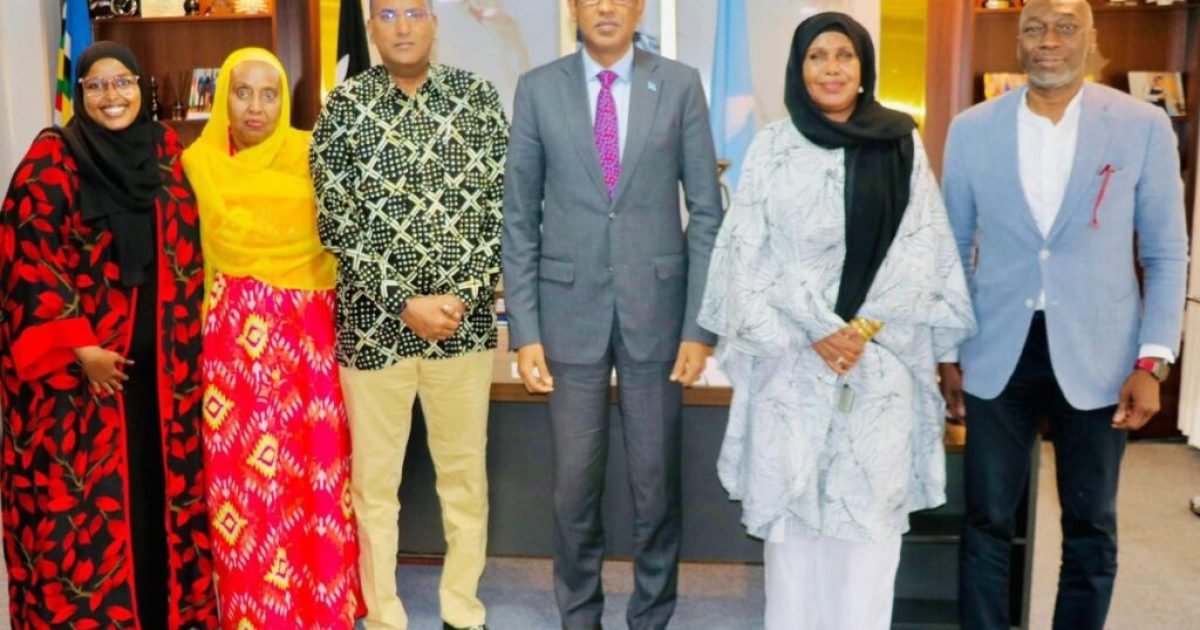 Wasaaradda Hawlaha Guud oo wadda dadaallo guriyayn loogu samaynayo dadka danyarta ah