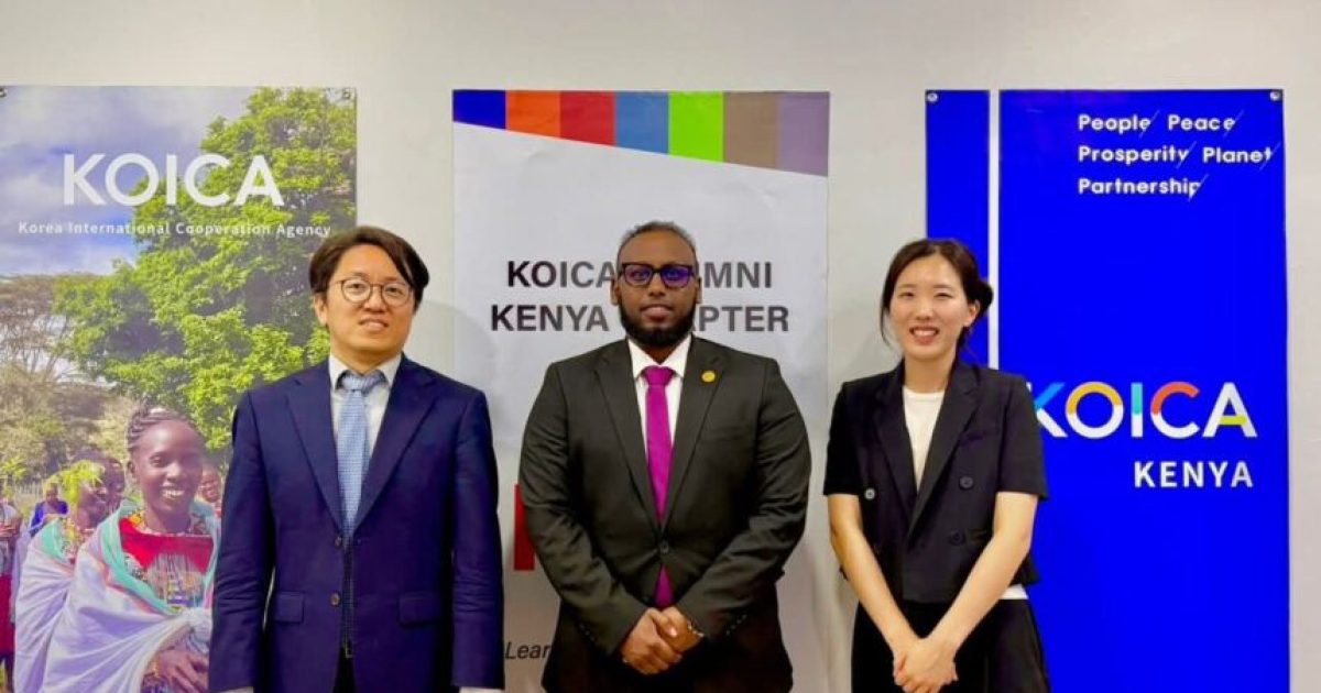 Xildhibaan Aweys Maxamed Cumar oo Nirobi kula shiray Mas’uuliyiin ka tirsan K/ Kuuriya