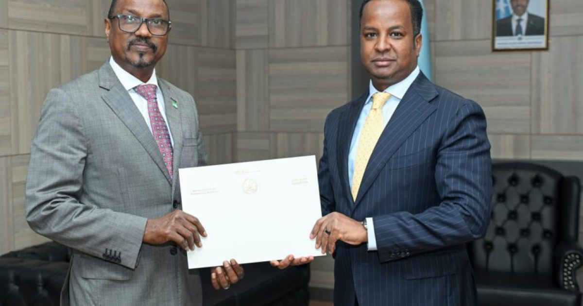 Wasiirka Arrimaha Dibadda oo Qaabbilay Danjiraha Cusub ee Jabuuti u fadhiya Soomaaliya