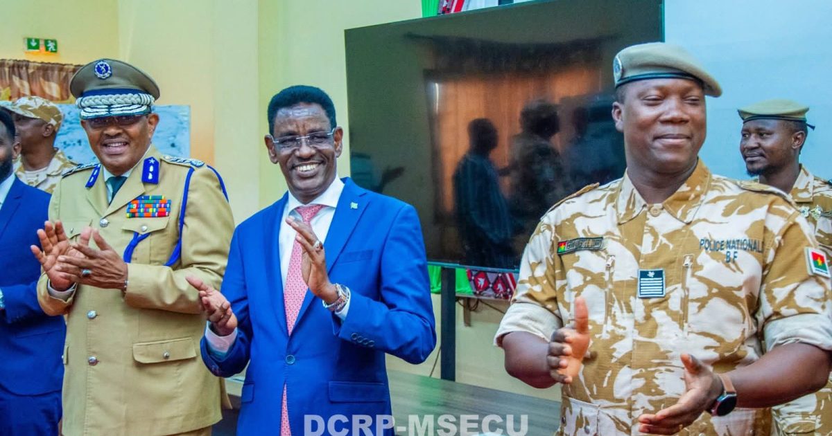 Wasiirka  Amniga XFS oo booqday xarunta Wasaaradda Amniga ee Burkina Faso