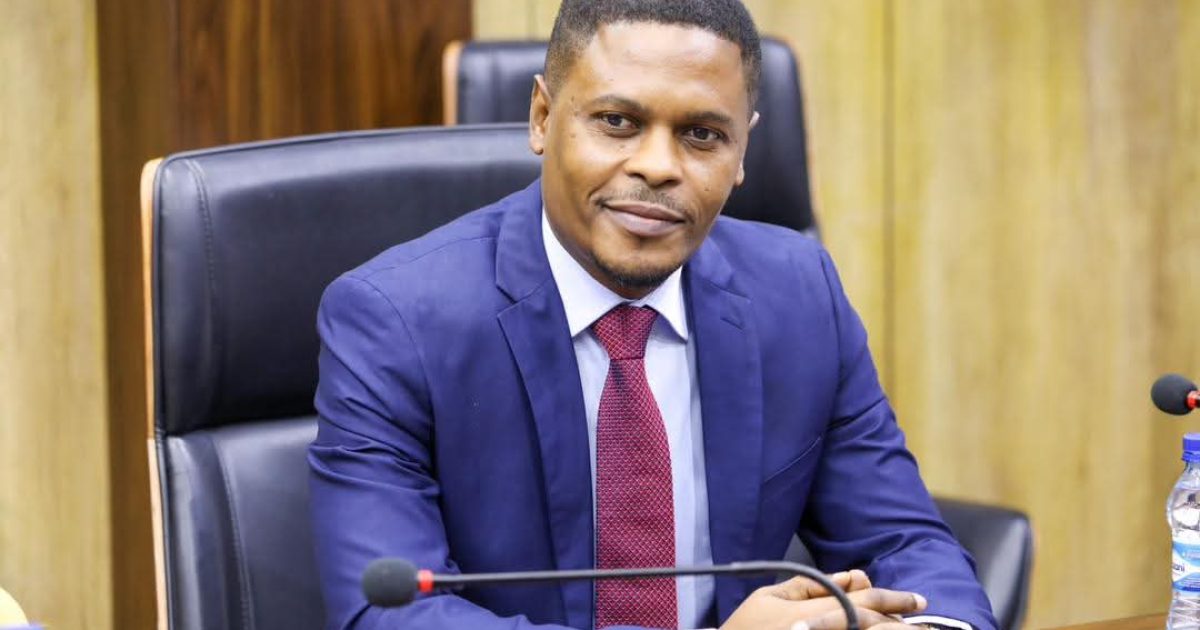 Wasiirka Warfaafinta XFS oo la dhaariyay
