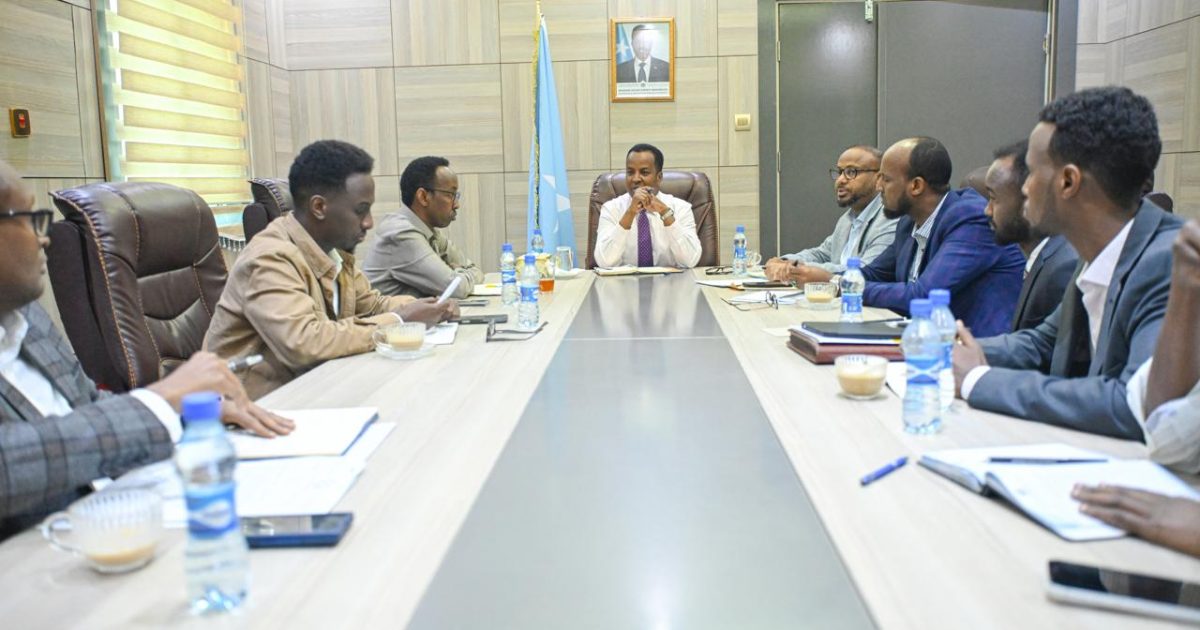 Wasaaradda Arrimaha Dibadda oo Xoojinaysa Iskaashiga Adeegyada Baasaboorrada iyo Socdaalka