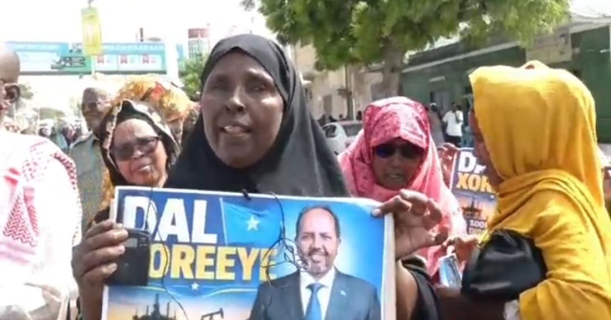 Shacabka Muqdisho oo bannaanbax lagu taageerayo horumarka Caasimadda isugu soo baxay