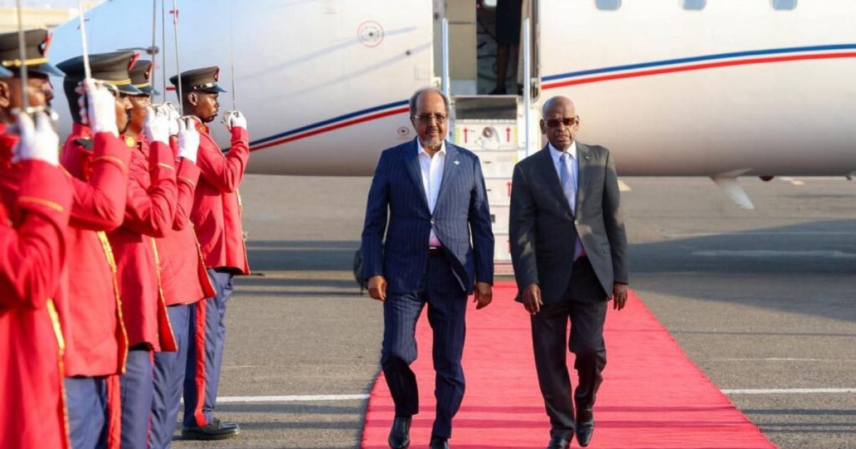 Madaxweyne Xasan Sheekh oo u ambabaxay dalka Jabuuti