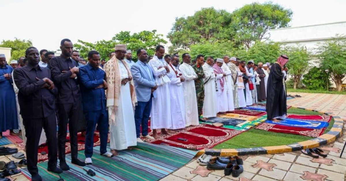 Guddoomiyaha golaha shacabka BJFS oo Baydhabo kula Dukaday boqolaal ruux
