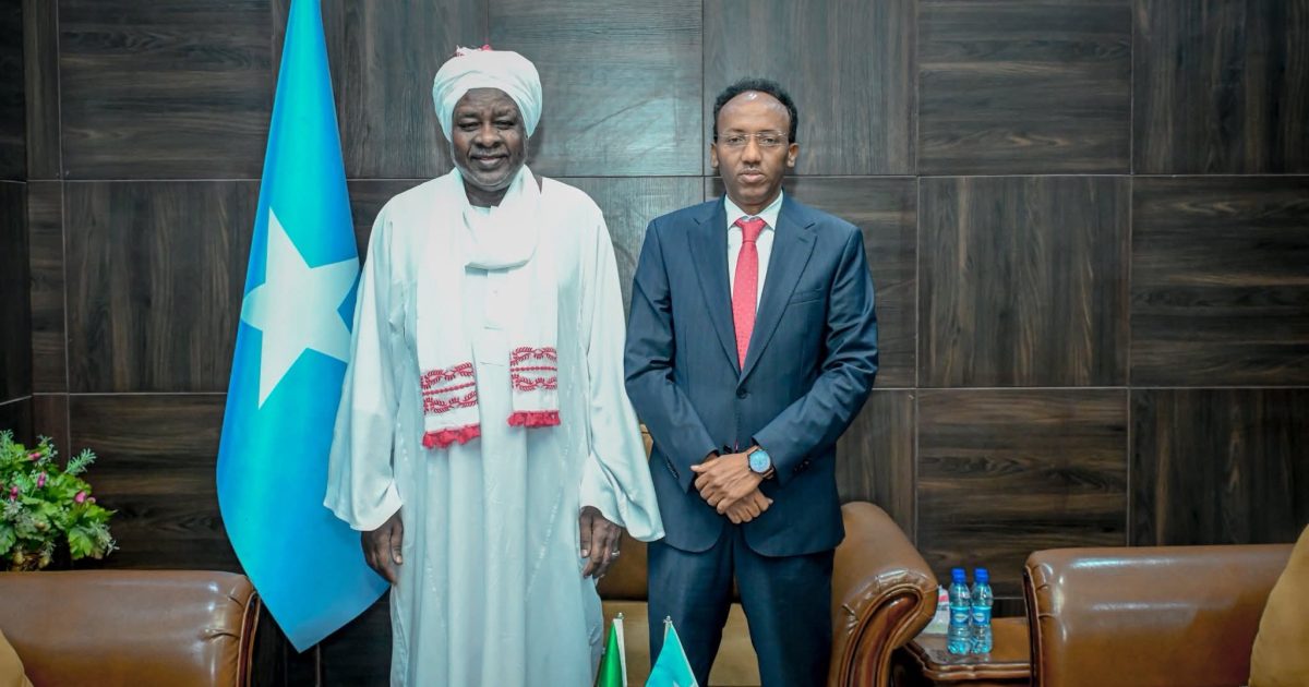 Wasiir Ku-xigeenka Arrimaha Dibadda oo kulan la yeeshay Safiirka  Suudaan ee Soomaaliya