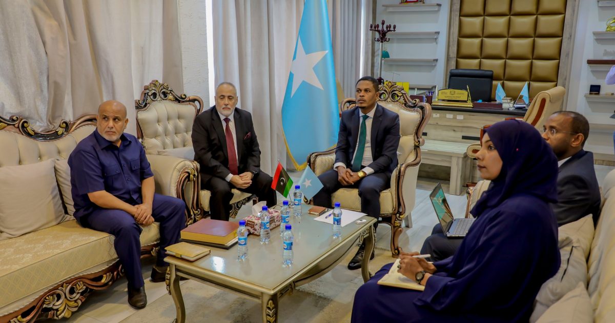 Wasiirka Warfaafinta XFS oo Wasaaradda kusoo dhaweeyay kusimaha safiirka Liibiya ee Soomaaliya 