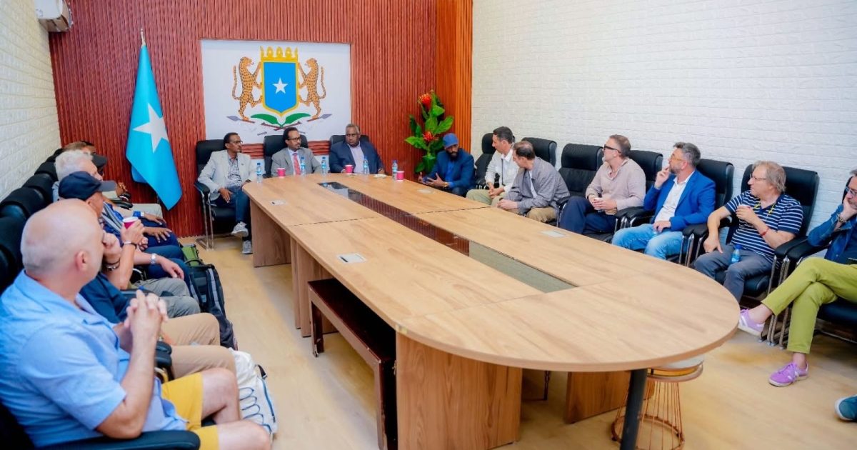 Wasiirka Ganacsiga XFS oo Muqdisho kusoo dhaweeyay wafdi ganacsato ajaanib ah