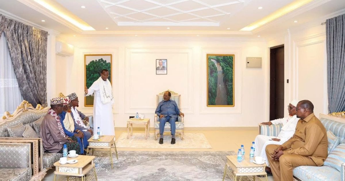 Madaxweyne Xasan Sheekh oo Jowhar kula kulmay Saraakiisha hay’adaha ammaanka iyo Hoggaanka Dhaqanka Hirshabeelle
