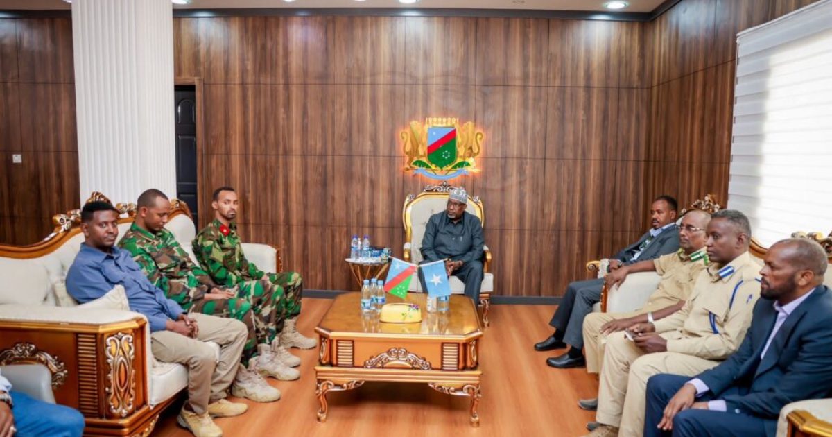 Hoggaamiyaha la doortay ee Koonfur Galbeed oo shir-guddoomiyay kulan looga arrinsanayay amniga