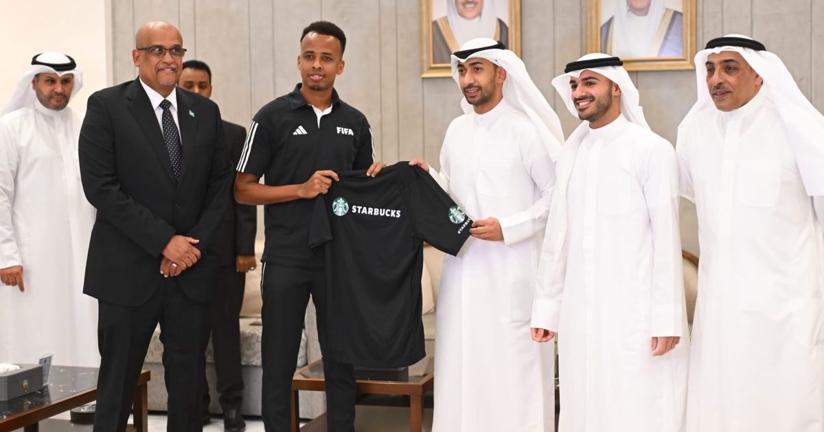 Garsoore Cumar Cartan oo dalka Kuwait uga qaybgalaya dhex-dhexaadinta kulan-ciyaareedka horyaalka Zain Premier League