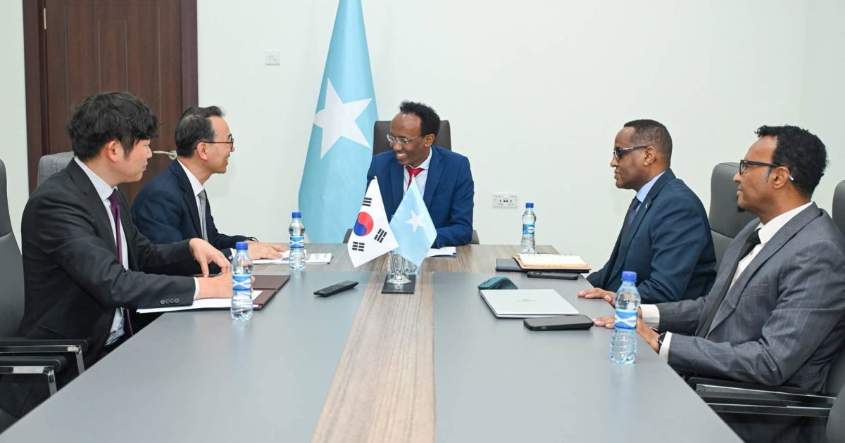 Soomaaliya iyo Kuuriyada koofureed oo ka wada hadlay xoojinta xiriirka labada dal
