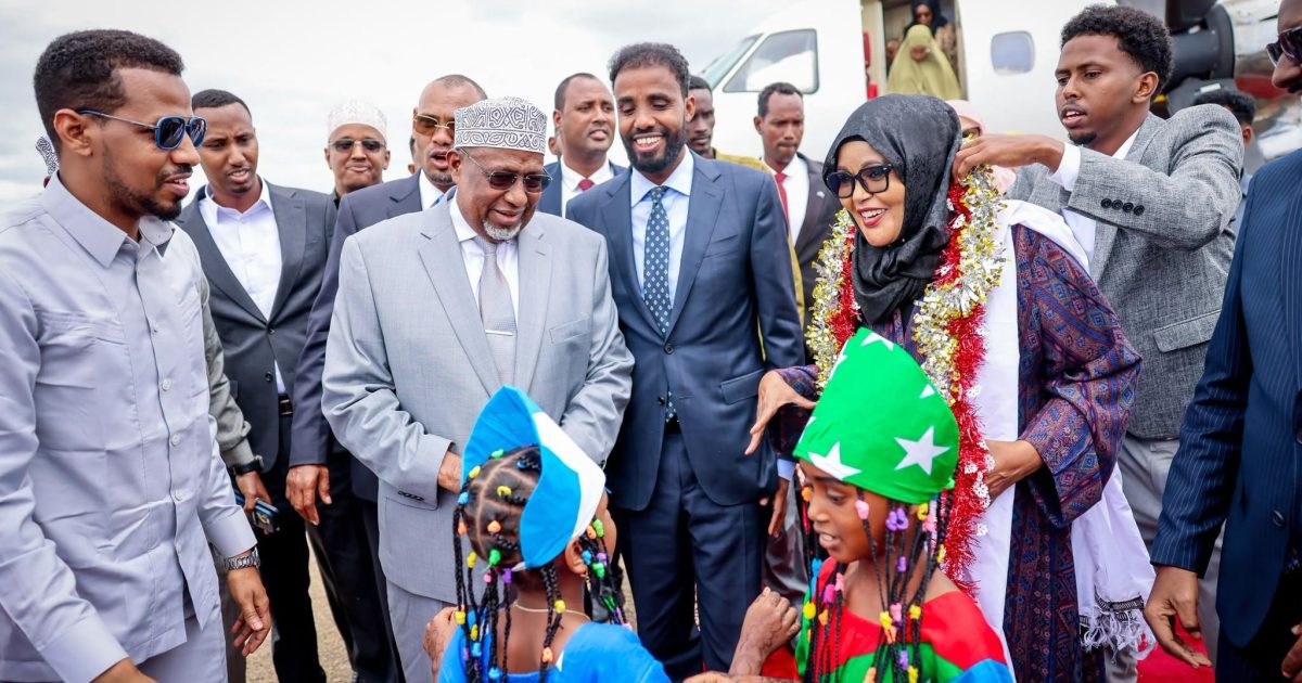 Guddoomiyaha KMG ah ee Golaha Shacabka iyo Guddoomiye Ku-xigeenka Koowaad ee Aqalka Sare oo si weyn loogu soo dhaweeyay Baydhabo