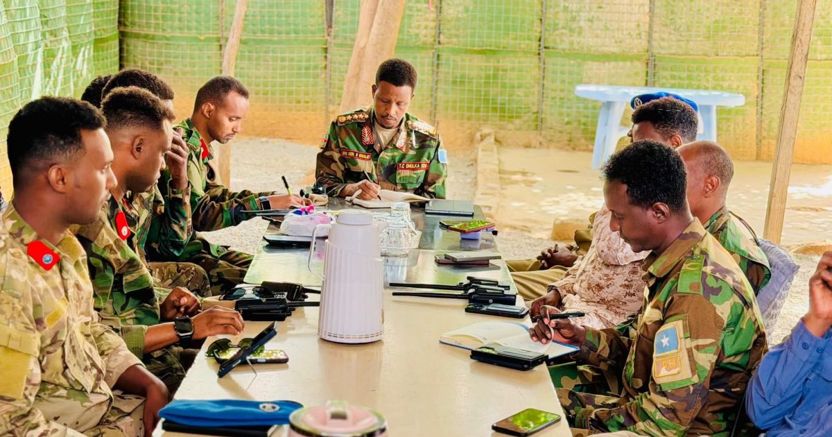 Taliyaha Ciidanka Dhulka oo Baydhabo oo shir guddoomiyay kulan lagu xoojinayo amniga KGS