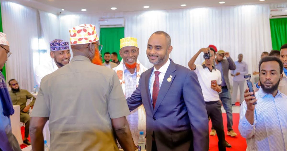 Wasiirka Dekadaha XFS oo Baydhabo kulan kula qaatay Odoyaasha dhaqanka