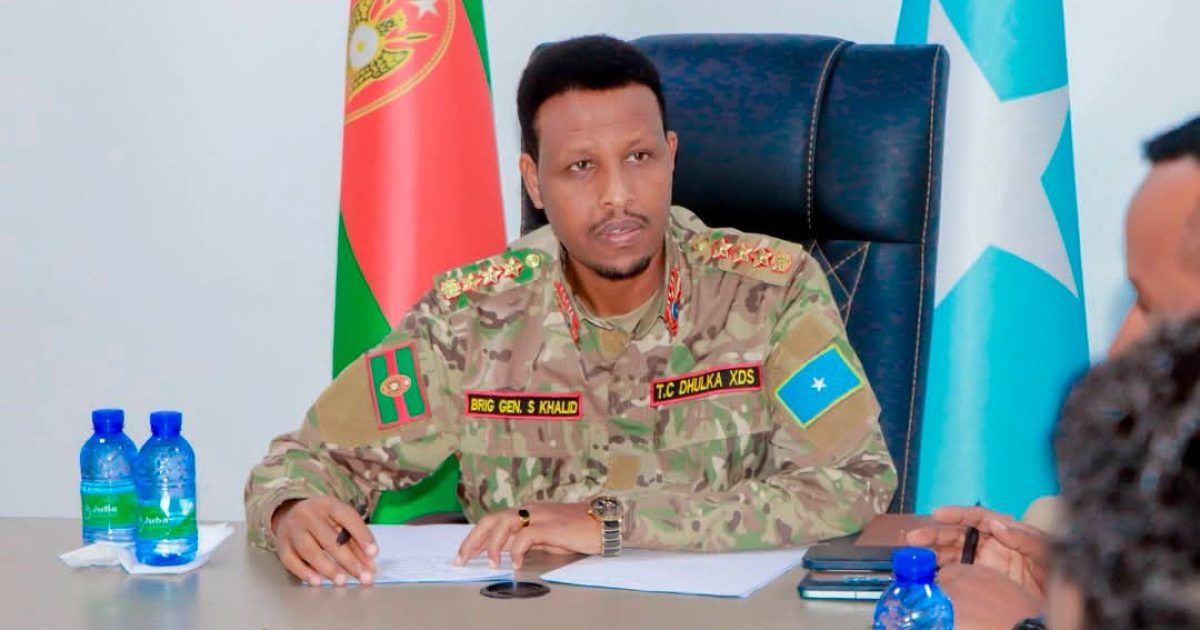 Taliyaha Ciidanka Dhulka XDS oo shir guddoomiyay kulan looga hadlayay amniga
