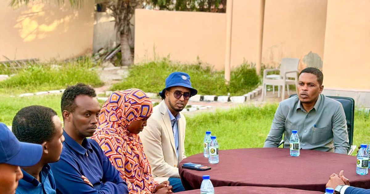 Wasiirka Warfaafinta XFS oo qaabilay suxufiyiinta warbaahinta gaarka loo leeyahay