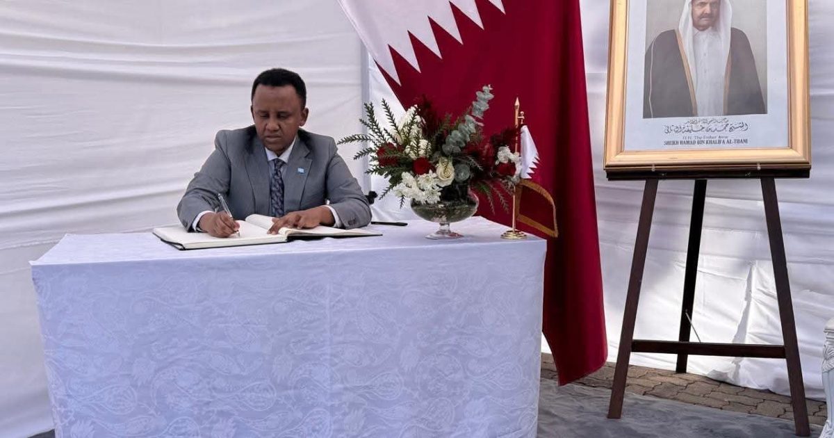Somali Ambassador Signs Book of Condolences at Qatar Embassy in Pretoria