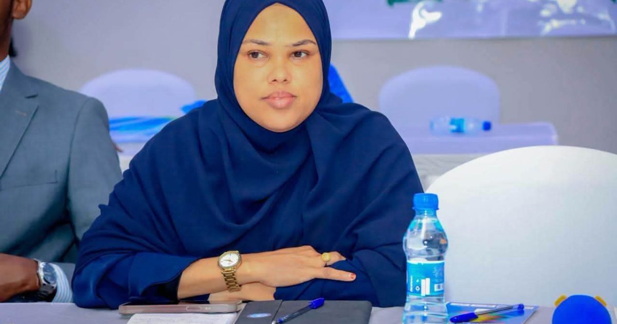 Agaasimaha Waaxda Horumarinta Haweenka ee Wasaaradda Qoyska oo Daah-furtay Tababar Lagu Xoojinayo Hoggaaminta Haweenka