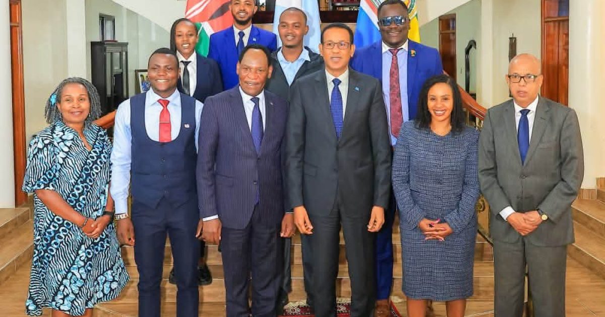 Danjire Jibriil oo xarunta Safaaradda ku qaabilay Dr. Ezekiel Mutua