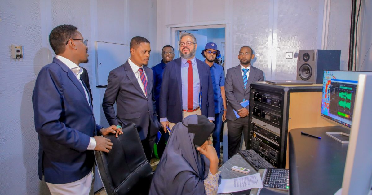 Wasiirka Warfaafinta XFS oo qaabilay Wakiilka IOM ee Soomaaliya