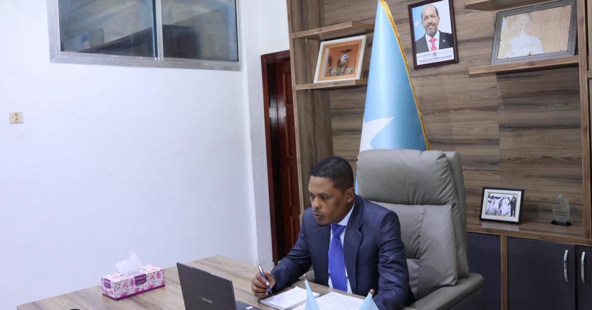 Wasiirka Warfaafinta oo soo xiray tababar laba toddobaad socday oo ku saabsanaa filim-sameynta