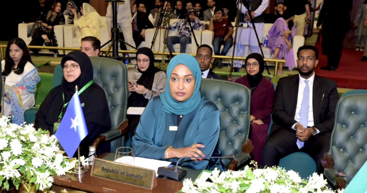 Wasiir Khadiija Al-Makhzoumi oo ka qeybgashay Shirweynaha 9-aad ee Arrimaha Haweenka ee Pakistan