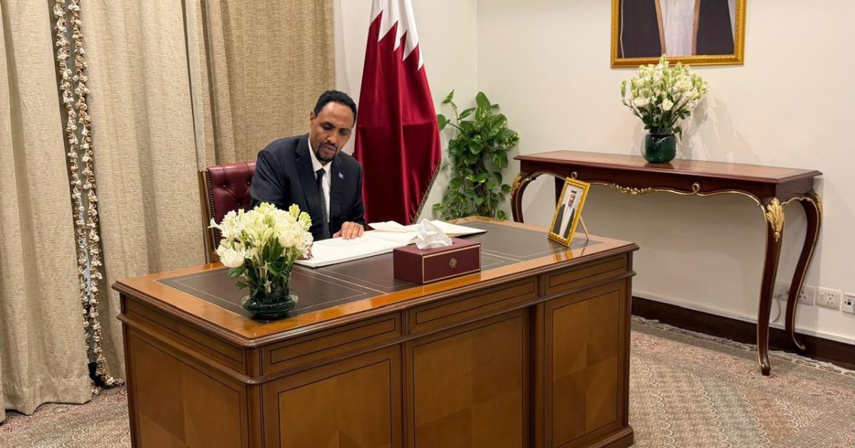 Safiirka Soomaaliya ee Hindiya oo tacsi ugu tegay Safaaradda Qatar ee New Delhi