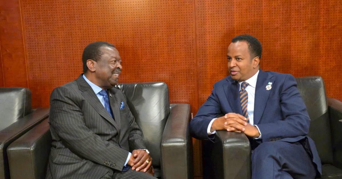 Soomaaliya  iyo Kenya oo yeeshay kulan doceed laba Geesood ah intii lagu guda jiray shirka Golaha Fulinta Midowga Afrika