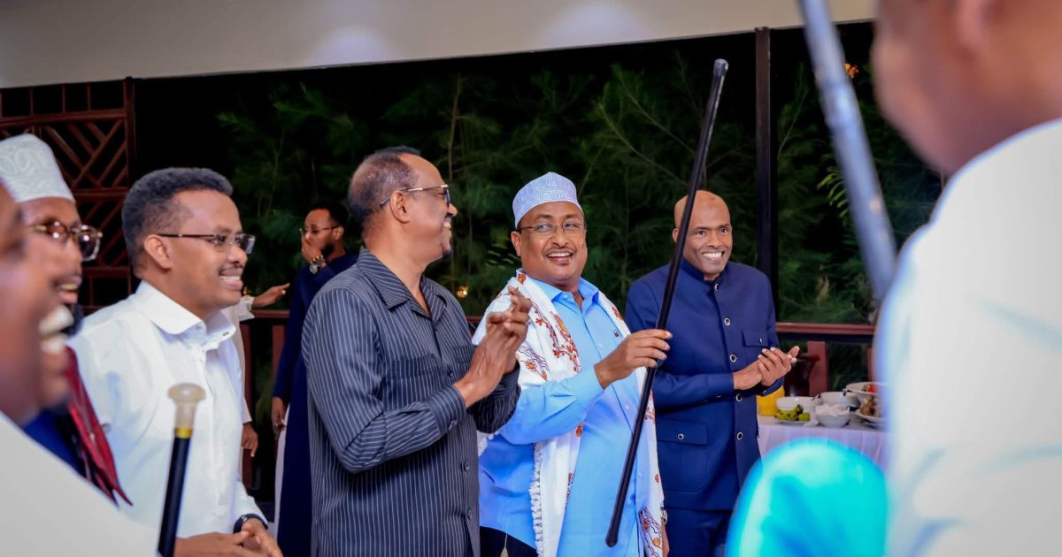 Duqa Muqdisho oo casho-sharaf ku maamuusay Danjiraha Jabuuti ee Soomaaliya