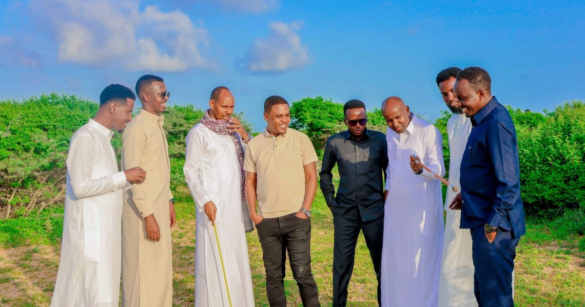 Wasiirka Warfaafinta XFS iyo mas’uuliyiin kale oo booqday goobaha dalxiiska ee duleedka Muqdisho