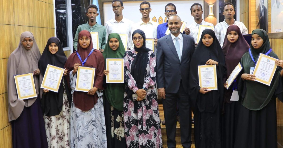 Guddoomiyaha Golaha Shacabka BJFS oo dhiirigeliyay ardayda kaalimaha hore ka galayImtixaanka