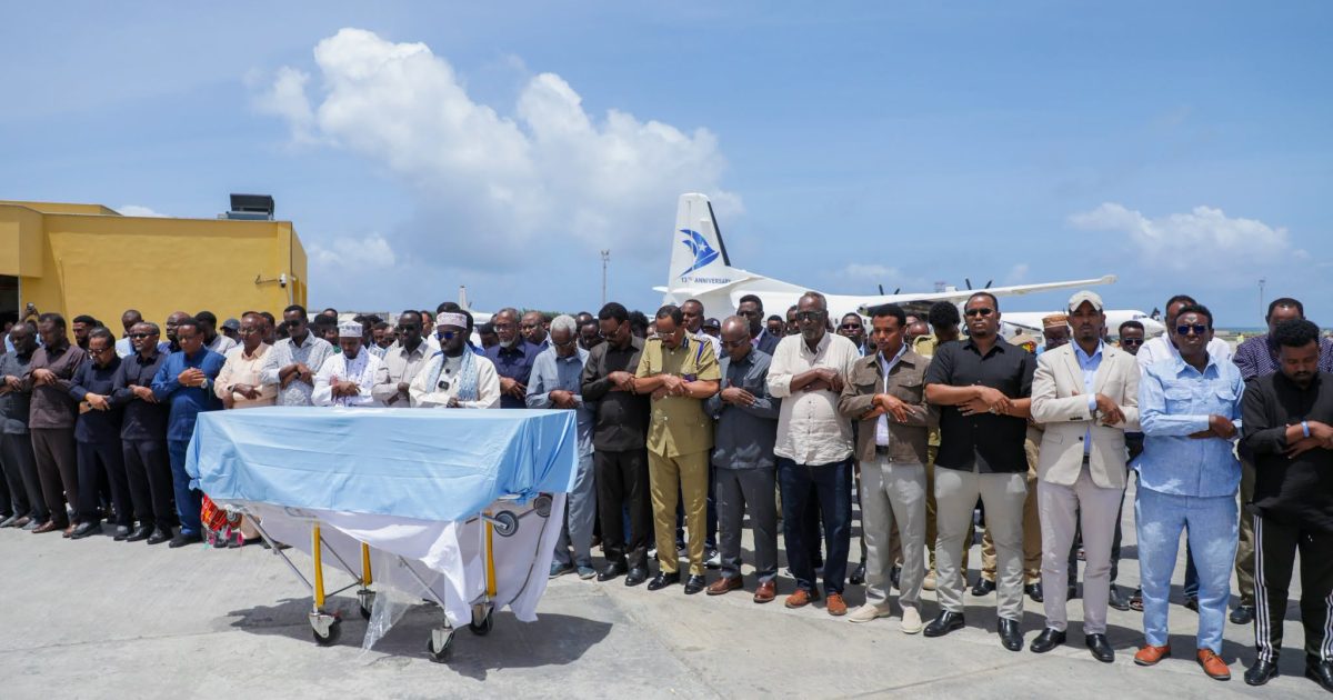 Mas’uuliyiin ka qeybgashay janaasada iyo aaska Maareeyihii hore ee Dekedda Muqdisho