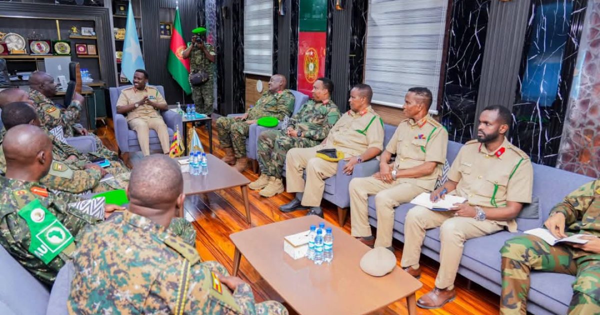 Taliyaha Ciidanka XDS oo qaabilay wafdi ka socday Ciidamada Difaaca dalalka Ethiopia, Kenya iyo Uganda