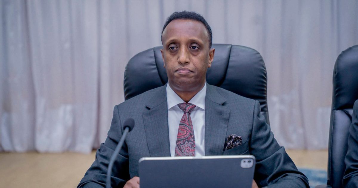 Guddoomiyaha Guddiga Madax-banaan ee Doorashooyinka oo kulan la qaatay xubnaha beesha caalamka