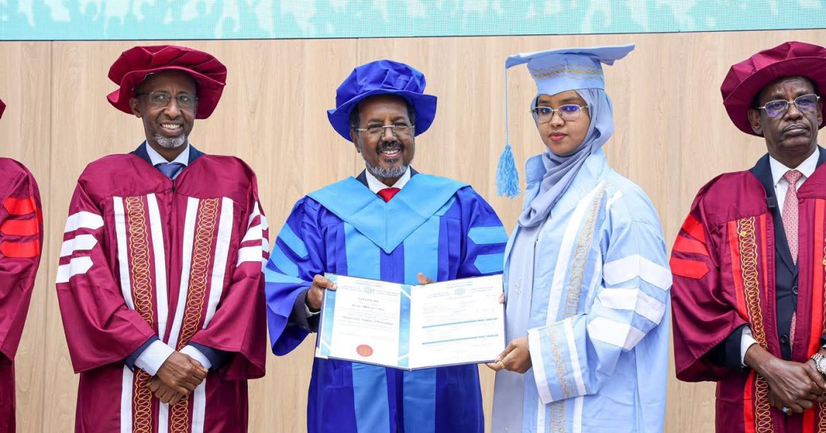 MADAXWEYNAHA JFS OO KA QAYBGALAY QALIN-JABINTA ARDAYDA MACHADKA DARAASAADKA AMNIGA