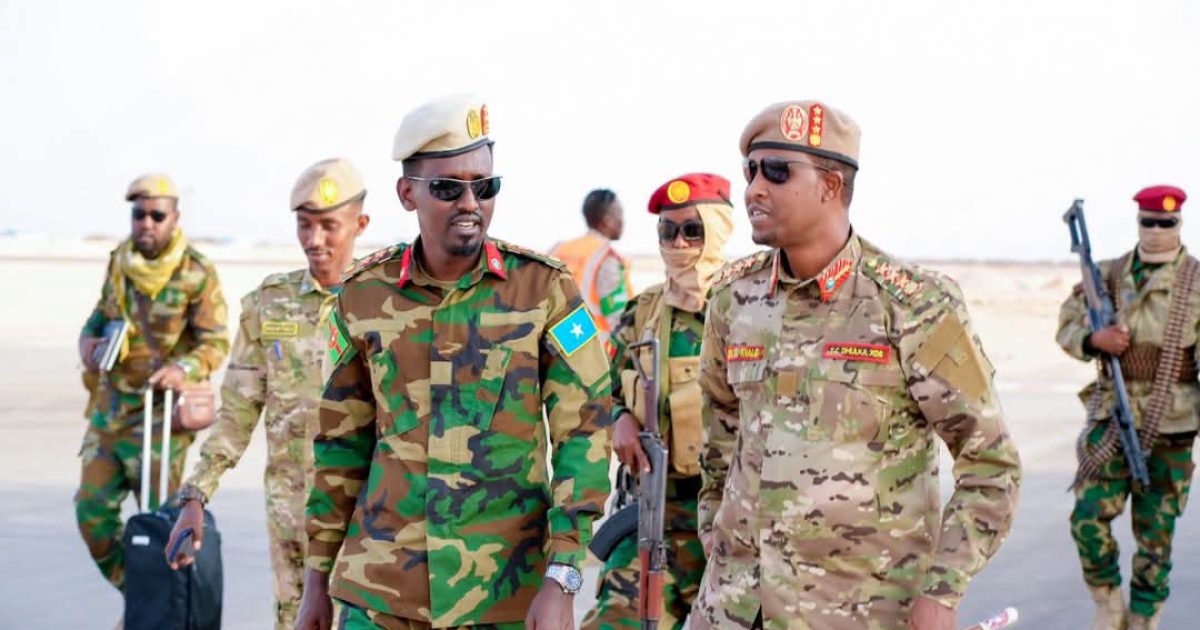 Taliyaha Ciidanka Dhulka XDS oo gaaray Degmada Dhuusamareeb