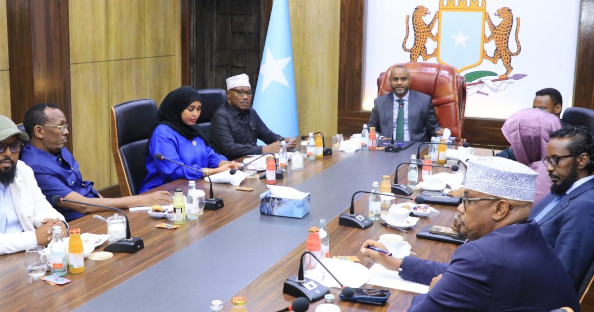 Dardargelinta howlaha hor-tebinta u leh Baarlamaanka oo laga wada hadlay