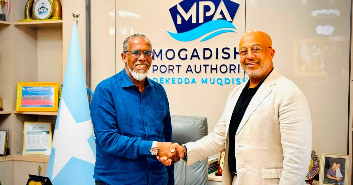 Maareeyaha Dekedda Muqdisho oo qaabilay Dr. Axmed Fiqi Elmi