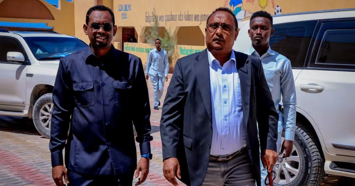 Duqa Muqdisho oo kormeeray deegaanka Xaaji Cabdi oo dib-u-dejin loogu sameynayo shacabka