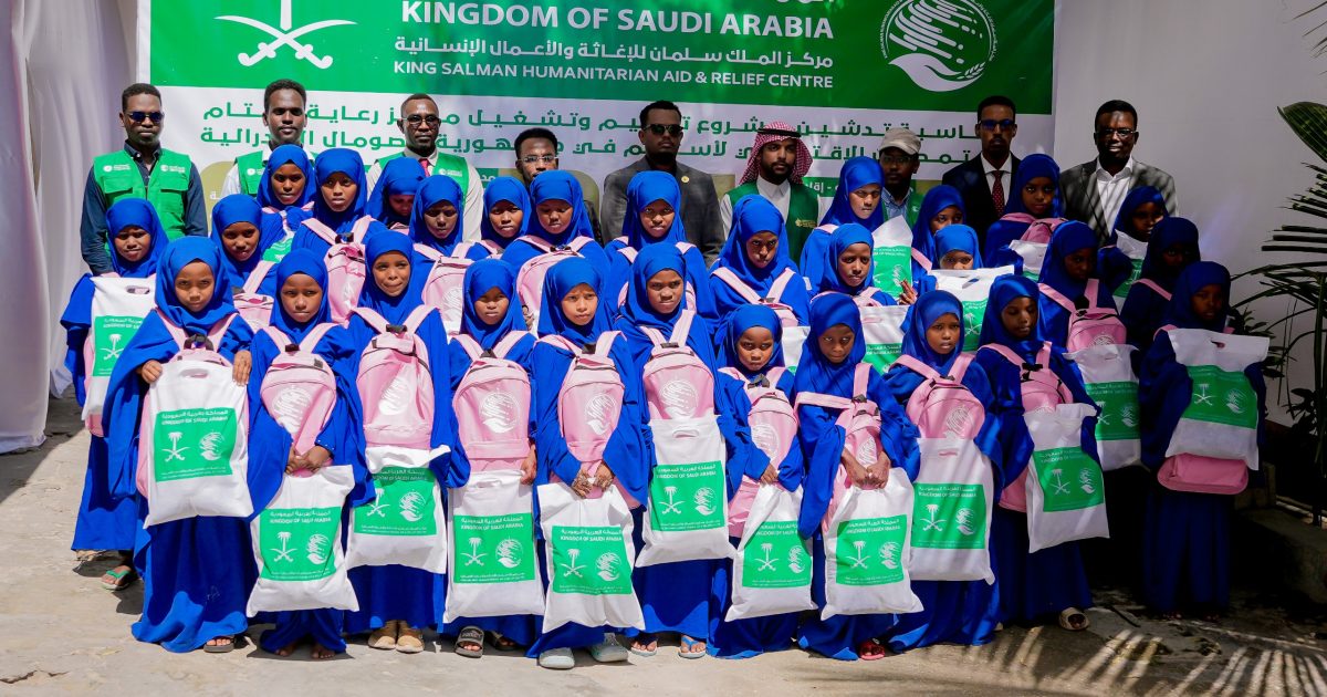 Wasiiru-Dowlaha Qoyska oo Muqdisho ka daahfuray mashruuc lagu taageerayo carruurta agoonta ah