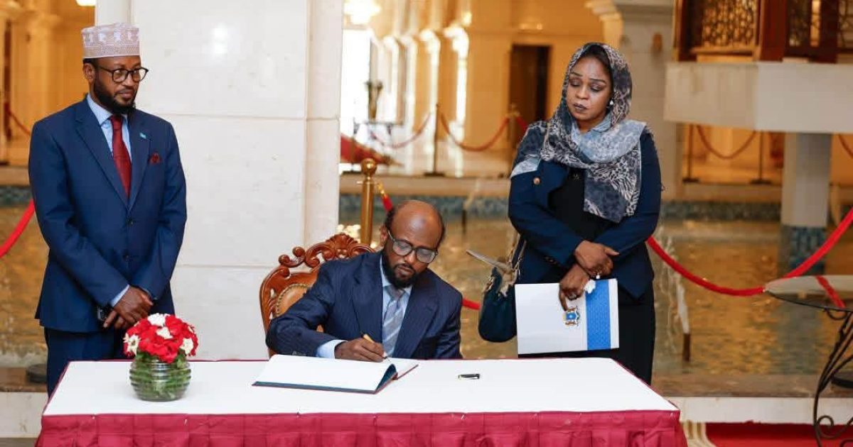 Safiirka Soomaaliya ee dalka Suudaan oo laga guddoomay waraaqadaha aqoonsiga Danjirenimo