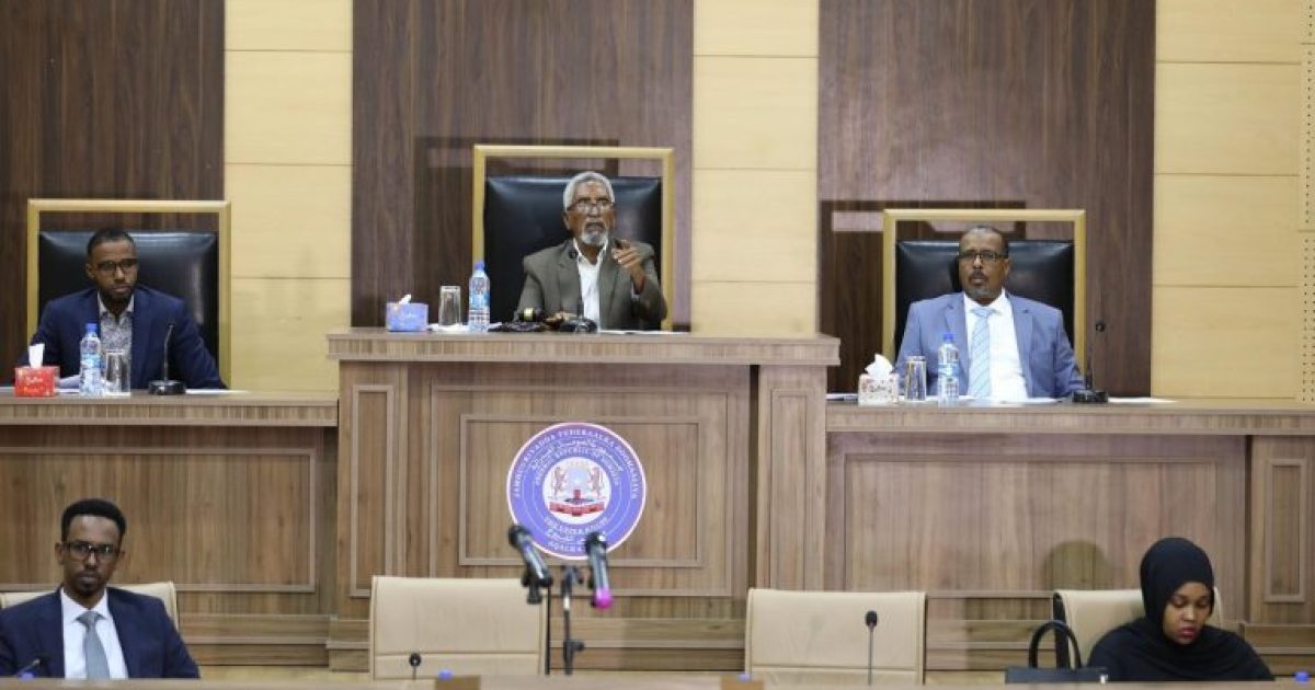 Mudaneyaasha Aqalka Sare oo maanta akhrinta Koowaad marsiiyay laba Hindise-Sharciyeed