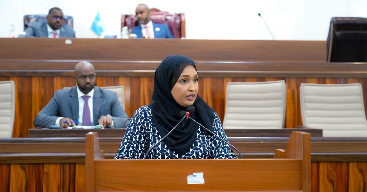 Wasiirka Qoyska XFS oo Golaha Shacabka ka hor-akhriday sharciyo muhiim ah