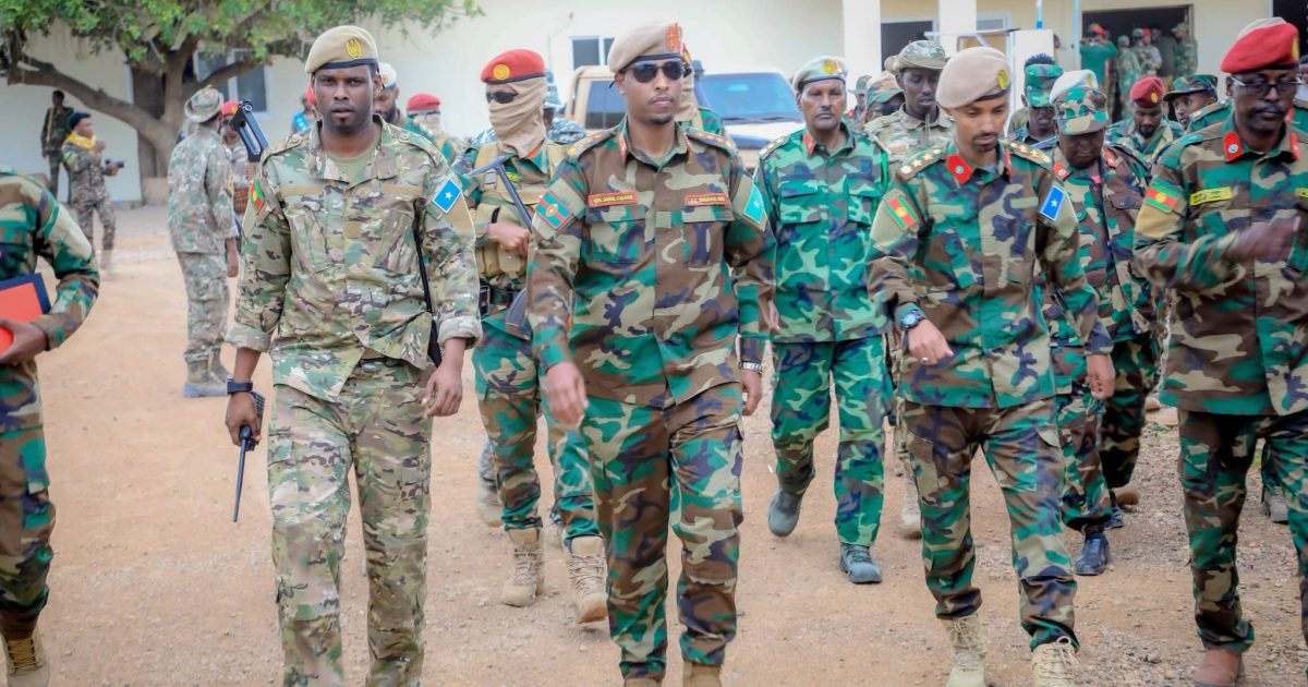 Taliyaha Ciidanka Dhulka XDS oo gaaray magaalada Baydhabo
